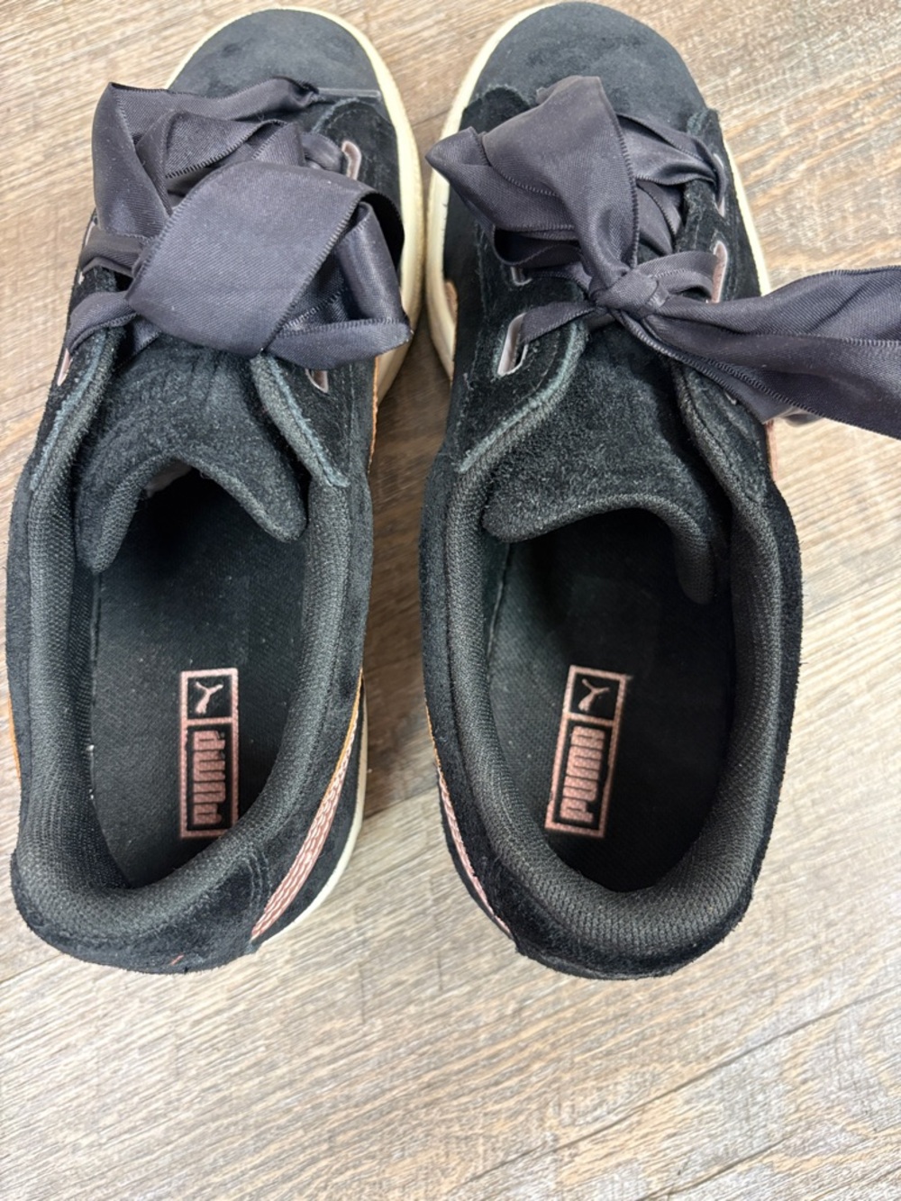 Puma Suede Heart Sneakers Black Rose Gold Satin Ribbon Laces Size 7 - Picture 7 of 8